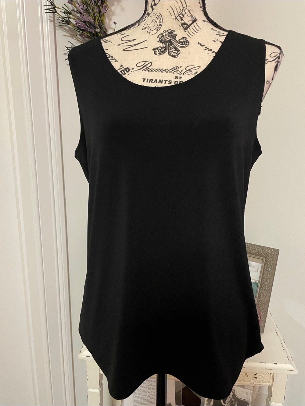 Chico's Black Sleeveless Scoop-Neck Tank Size 2